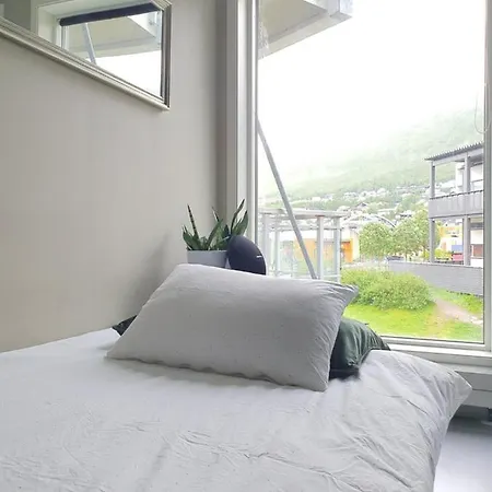 Northern Dreams With Free Parking Lägenhet