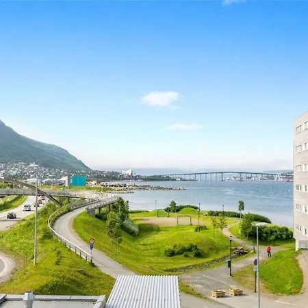 Northern Dreams With Free Parking Tromso